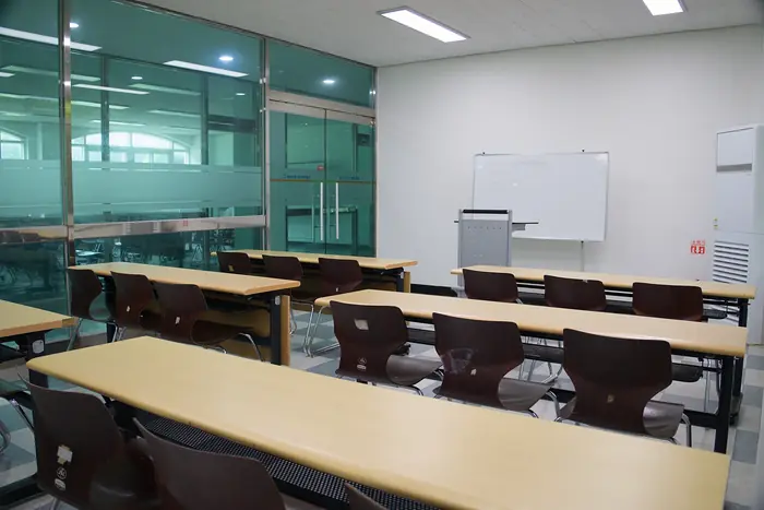 교실 뒤편에서 본 강의실